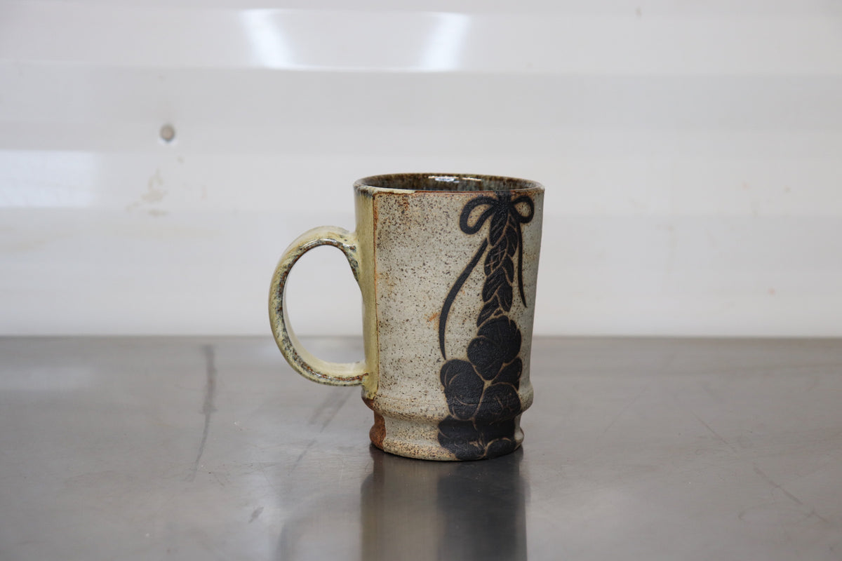 Pedestal Mug - Garlic Braid
