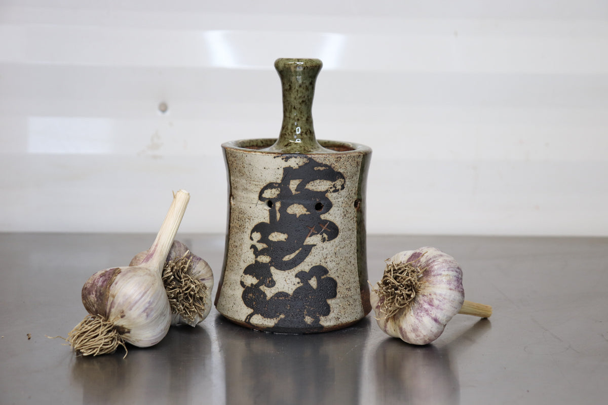 Garlic Keeper - Shelf Mushroom