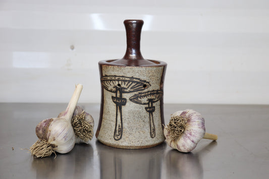 Garlic Keeper - Shaggy Parasol